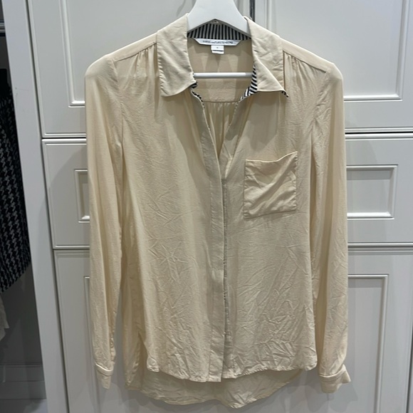 Diane von Furstenberg DVF 100% silk blouse shirt Silk Beige Tops size 0 - Picture 1 of 10
